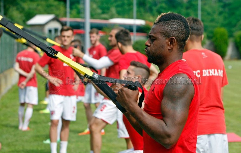 Mușchi de ”câine neîmblânzit”. Feussi dă tonul antrenamentelor lui Dinamo
