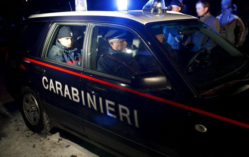 Patru români arestaţi în Italia pentru agresarea şi tâlhărirea unei tinere