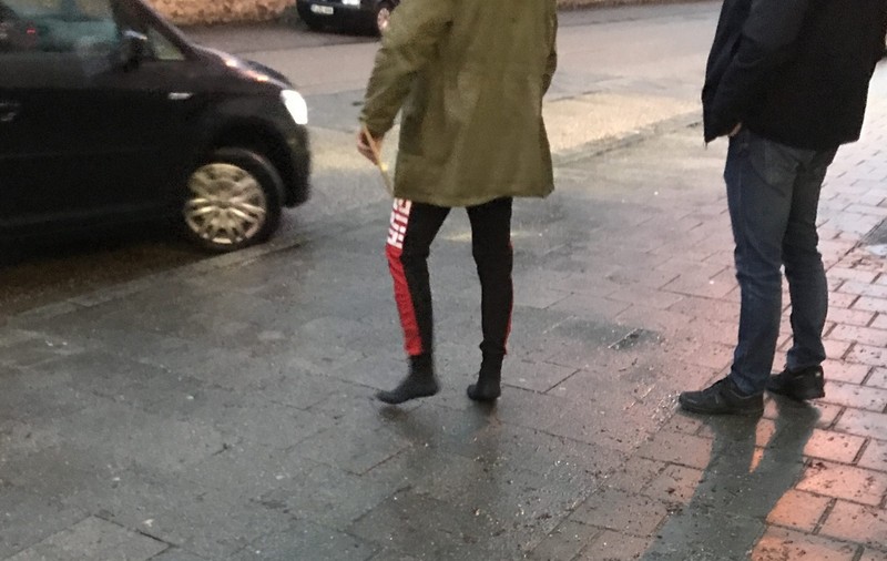 Șofer român de TIR, în șosete la tribunal, a scăpat de închisoare după ce le-a arătat polițiștilor germani contul de Facebook al celui care l-a plătit să transporte ilegal migranți