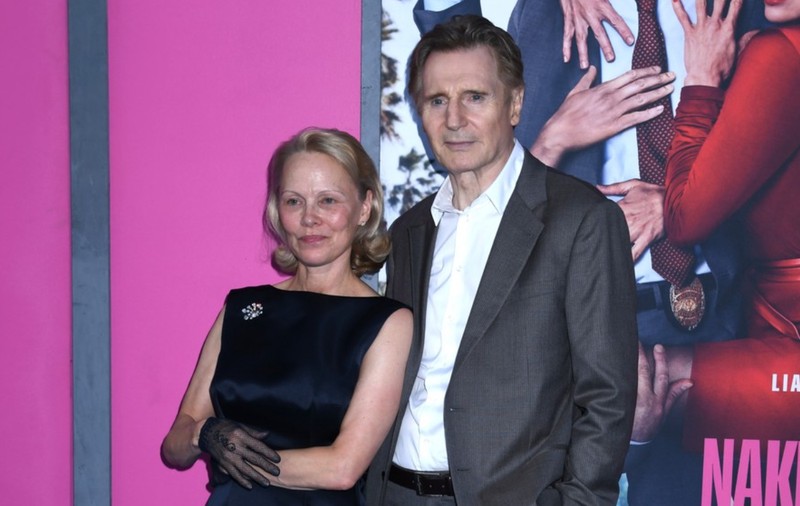 Liam Neeson, dat de gol despre presupusa idilă cu Pamela Anderson. Actorii par să fie la începutul unei povești romantice