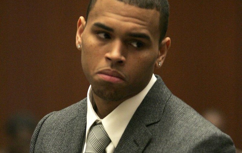 Chris Brown susţine că nu el a bătut-o pe Rihanna