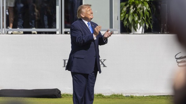 Donald Trump vrea să dea câte 1.000 de dolari fiecărui nou-născut din SUA. Sursă foto: Hepta