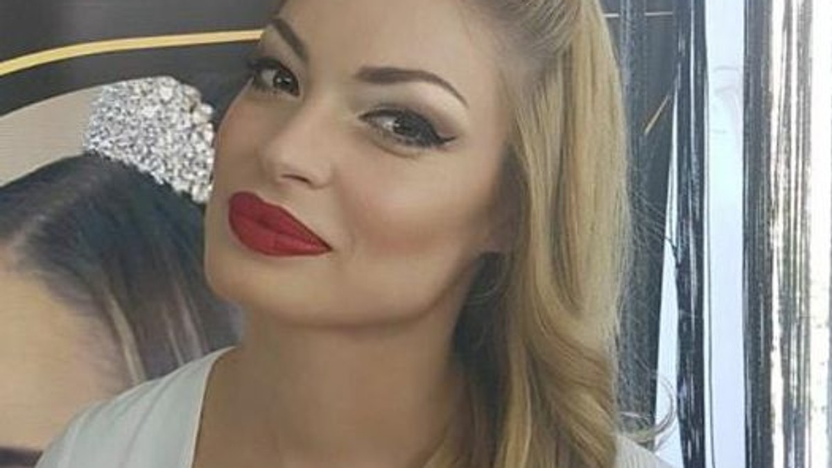 Valentina Pelinel, cu băiețelul la plajă