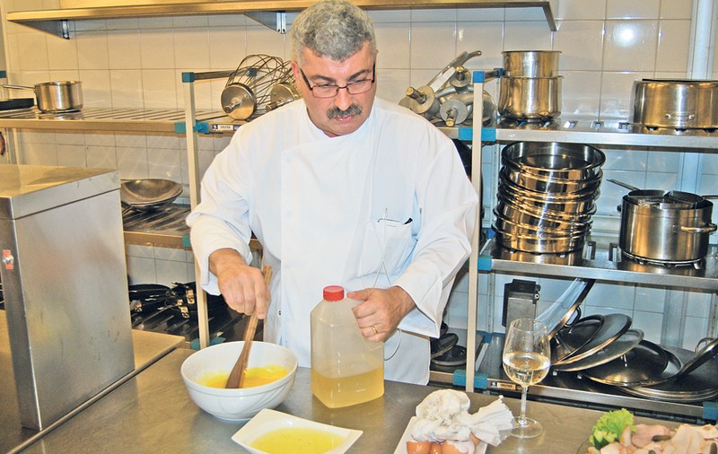 Ce să mai gătesc, nevasta să-mi mulţumesc? Silviu Prigoană şi-a etalat măiestria culinară la un concurs de gătit