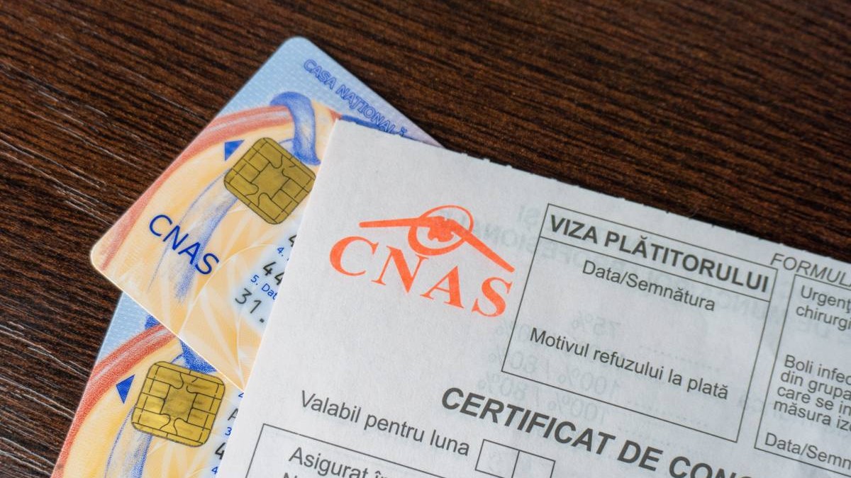 bilet de trimitere cnas sub se afla doua carduri de sanatate