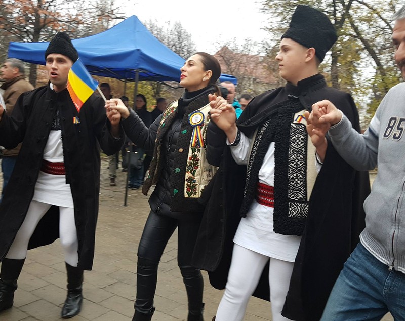 ALDE a dat petrecere în curtea sediului central de la Arcul de Triumf FOTO&VIDEO