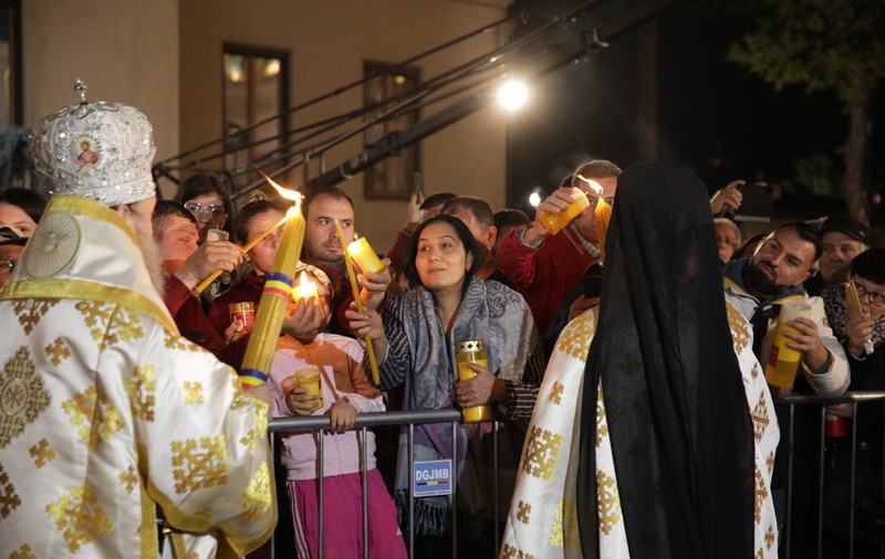 Hristos a înviat! Imagini de la liturghia de Înviere de la Patriarhia Română, oficiată de Preafericitul Daniel