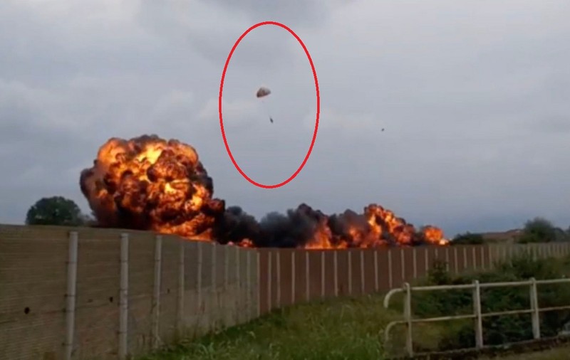 Pilotul avionului care a căzut peste o mașină și a luat foc, iar o fetiță de 5 ani a murit, nu mai poate dormi: „Mă gândesc doar la micuța Laura”
