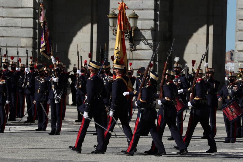 527 de militari au participat la paradă