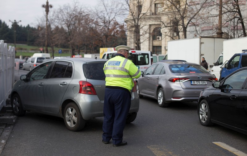 Amenzi de peste 2 milioane lei date de poliţişti de 1 Decembrie. Sute de permise de conducere, reţinute