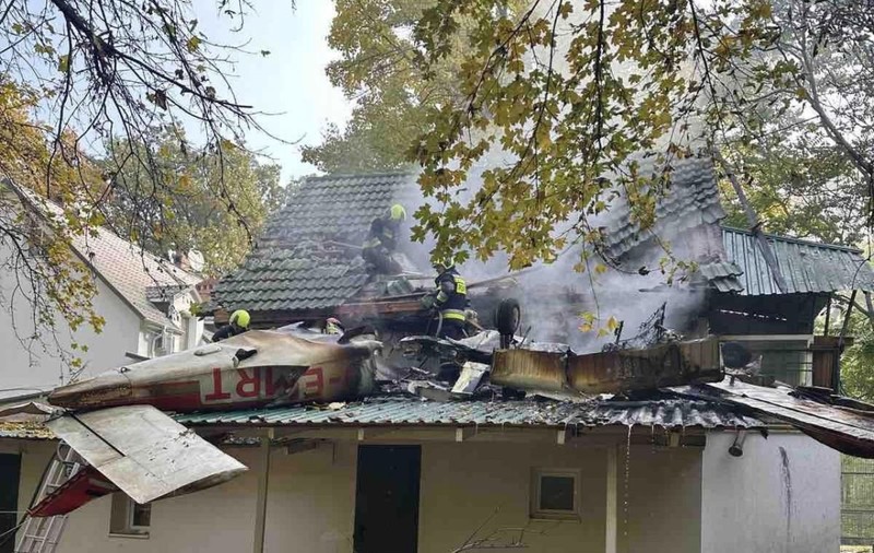 Un avion de mici dimensiuni s-a prăbușit în Republica Moldova pe o clădire din centrul de agrement Vadul lui Vodă. Pilotul a murit