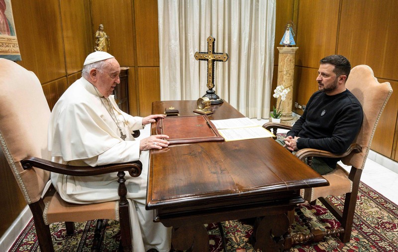 Papa Francisc vrea să trimită emisari de pace la Kiev și Moscova. Detalii despre misiunea Vaticanului pentru medierea unui armistițiu în Ucraina