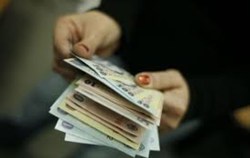 NE TRĂIM VIAȚA PE DATORIE. Românii se împrumută ca să acopere cheltuielile