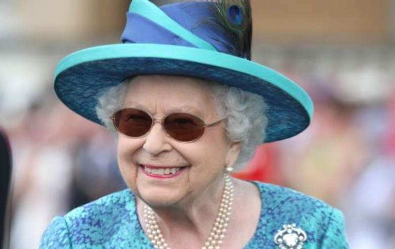 FOTO | Lucrul fără de care Regina Marii Britanii nu pleacă niciodată într-o călătorie