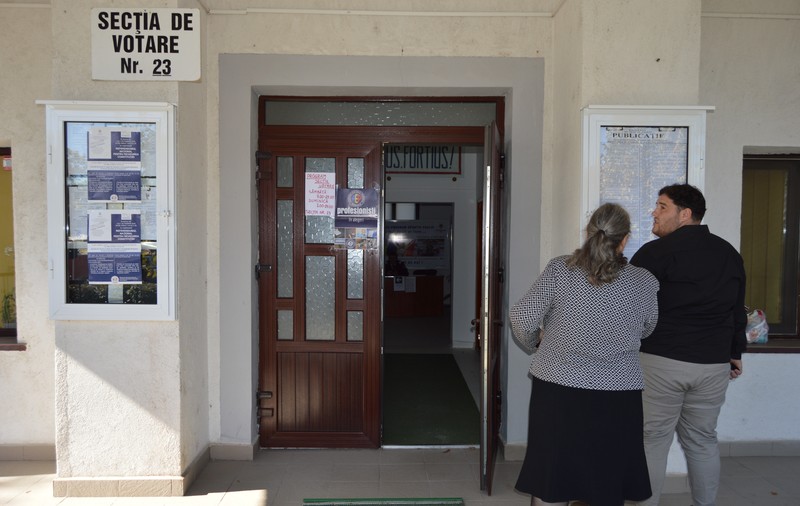 O singură persoană dintr-o listă de peste 3.300 a votat la referendum. S-a întâmplat la o secție din municipiul Vaslui