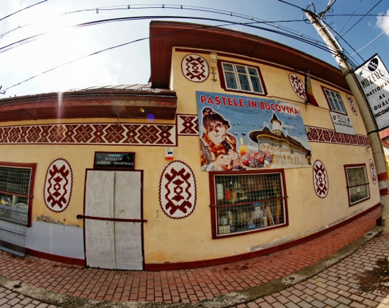 Ciocăneşti, comuna muzeu unde casele sunt încondeiate precum ouăle de Paște