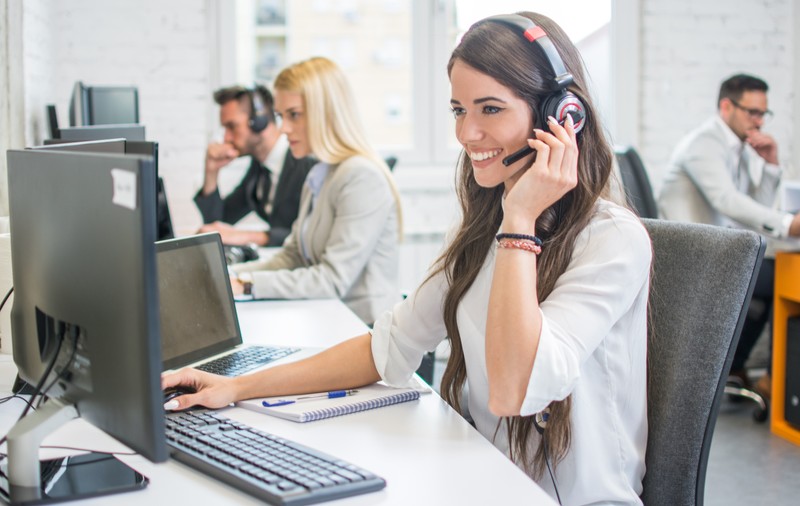 Ce salarii se plătesc într-un call center? Cu cât știi mai multe limbi străine, cu atât câștigi mai bine