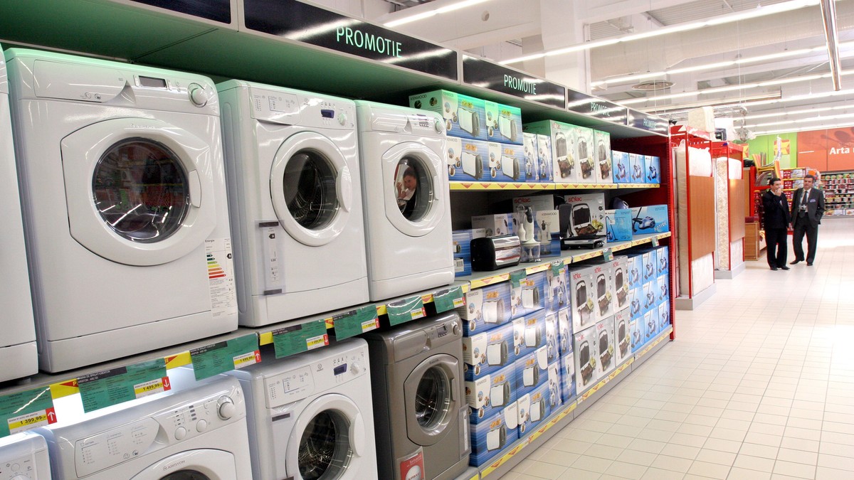 Rabla pentru electrocasnice 2021 începe oficial vineri. Care este valoarea voucherelor și ce dispozitive se pot achiziționa. Mașini de spălat într-un hipermarket