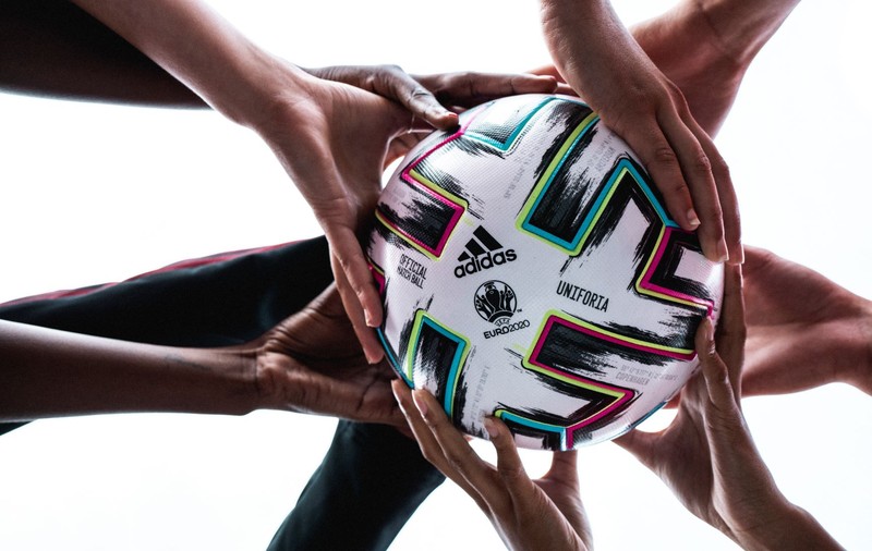 Adidas își închide magazinele din Europa și din America de Nord, din cauza pandemiei de coronavirus