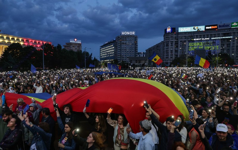 Noi contra voastră: Alegerile care împart românii în două tabere. „Celălalt să moară în chinuri, dacă se poate”