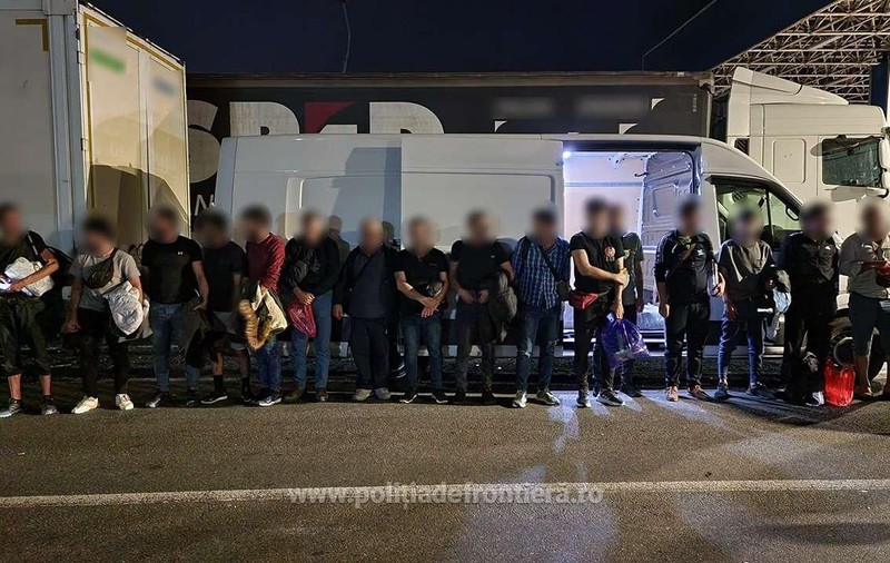 Zeci de migranți, prinși la vămile din Arad, în timp ce încercau să treacă ilegal în Ungaria