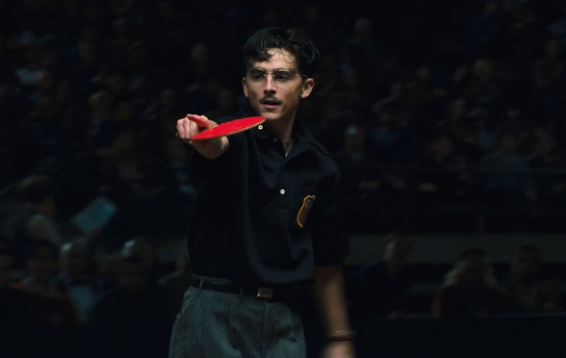 Când apare în cinematografele din România filmul „Marty Suprem”, pentru care Timothee Chalamet a primit primul său Glob de Aur