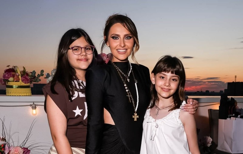 Imagini cu Alina Sorescu la petrecerea aniversară. Artista și-a sărbătorit ziua de naștere în avans. „A fost un moment în care parcă totul s-a oprit”