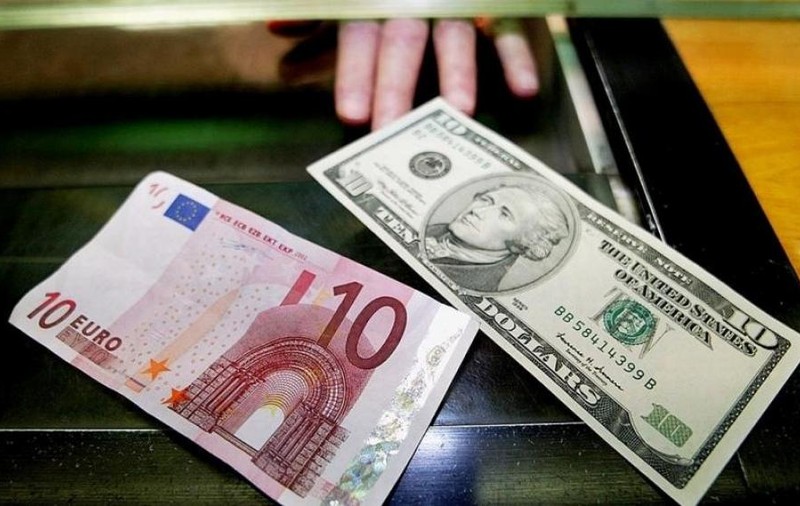 Curs valutar 4 februarie 2020 | Leul crește față de euro, dar scade comparativ cu dolarul