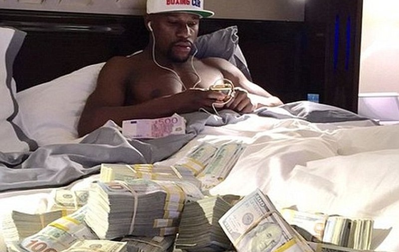 Floyd Mayweather se ”antrenează” intens pentru lupta cu Pacquiao / VIDEO