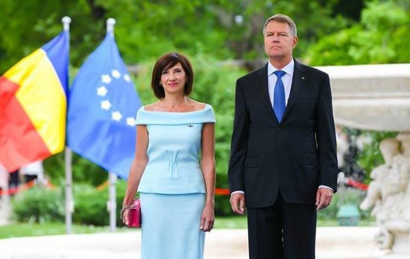 REPORTAJ/ Ce nu s-a văzut la recepția de Ziua Europei, de la Cotroceni; Liderii PSD au venit cu autocarele, Dragnea și Dăncilă au socializat peste o oră (FOTO)