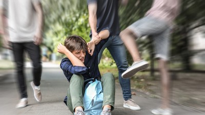 Adolescenți agresivi intimidare