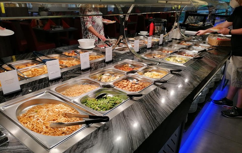 „Mănâncă tot din farfurie sau primești amendă”. Regula, stabilită într-un restaurant „All you can eat” din Germania