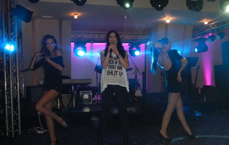 Ellie White a revenit pe scenă, la o lună după naştere! Iată cum arată vedeta! FOTO