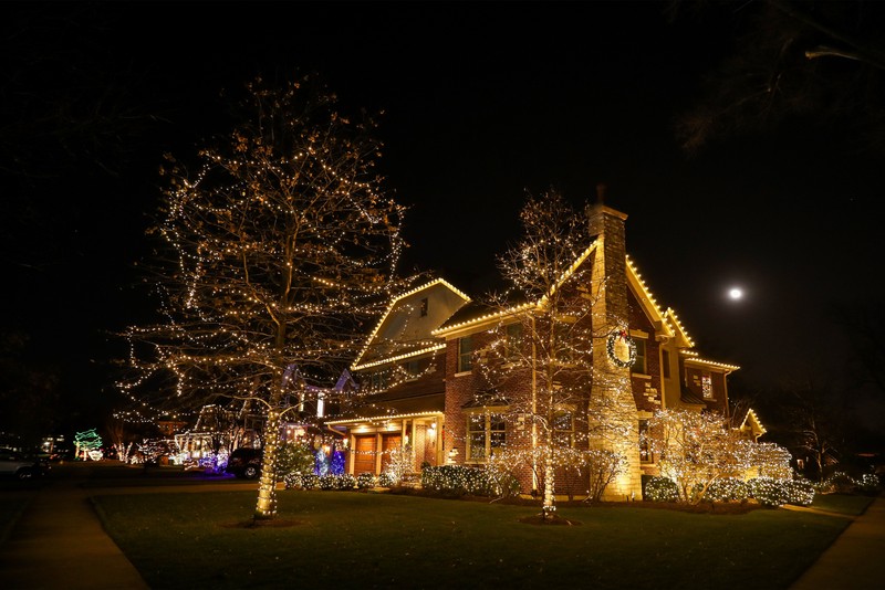 CHICAGO, USA - DECEMBER 06: Exterior christmas lights of the house of a farmer couple, Tom and Tina Grusecki, illuminate the street at Kent Ridge Park in Chicago, Illinois, United States on December 06, 2017. Tom and Tina started a charity as they decorated their house, with more than 200 thousand light bulbs, to provide for 13 years old Benicio Martinez's brain cancer treatment expenses . Couple hosts hundreds of visitors per day, aiming to collect 50,000 dollars for Martinez. Bilgin S. Sasmaz / Anadolu Agency December , 2017
