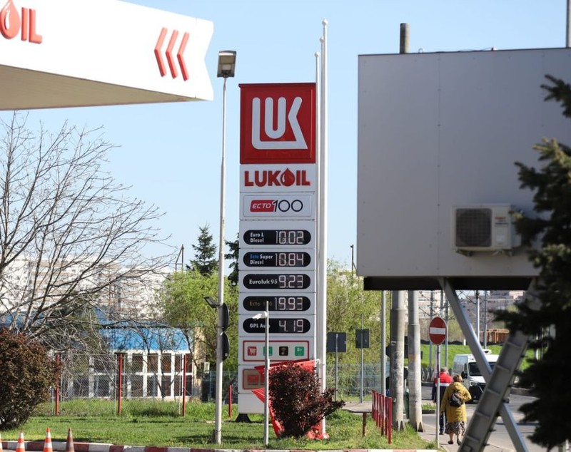 Prețul benzinei a crescut, dar motorina s-a ieftinit cu aproape 40 de bani, marți, 7 aprilie 2026. Cât costă un litru de carburant în București, Cluj-Napoca, Timișoara, Iași și Constanța