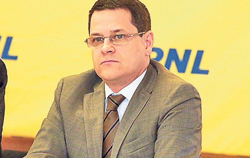 Eduard Hellvig, viitorul șef al SRI, va fi audiat mâine în Parlament