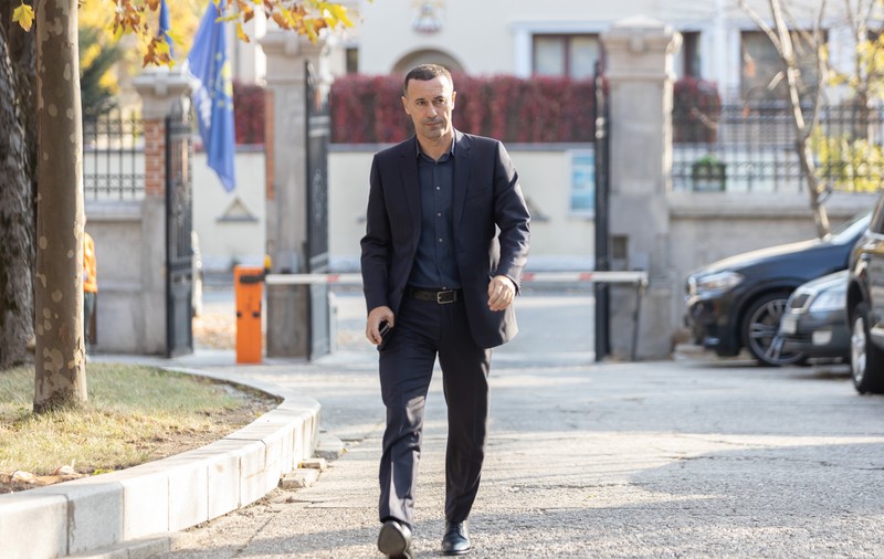 Iulian Dumitrescu anunţă că demisionează din toate funcţiile avute în PNL, nu și de la șefia CJ Prahova, după ce a fost pus sub control judiciar de DNA