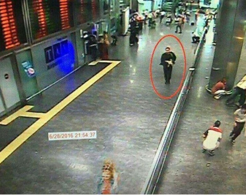 Atentat pe aeroportul Ataturk | Teroriștii din Istanbul, de origine străină. Numărul victimelor continuă să crească / FOTO și VIDEO