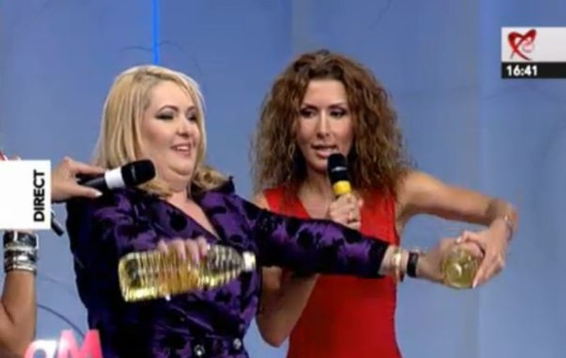 Uleiul te ajută să slăbeşti. Uite demonstraţia care te face să bagi viteză până la bucătărie! VIDEO