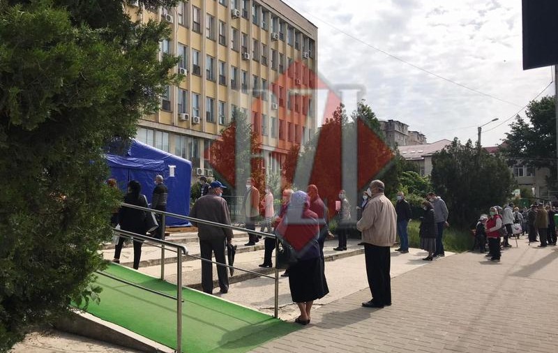 VIDEO  | Cozi uriașe la Spitalul Sf. Spiridon din Iași. Zeci de oameni au venit la programările medicale
