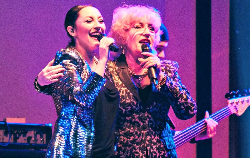 Colaborare istorică! Pentru prima oară în existența ei profesională, Corina Chiriac a acceptat să facă un duet cu Andra. VIDEO