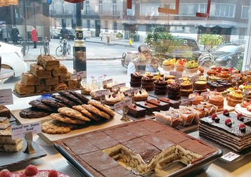 Prăjituri la cafeneaua ETO din Londra