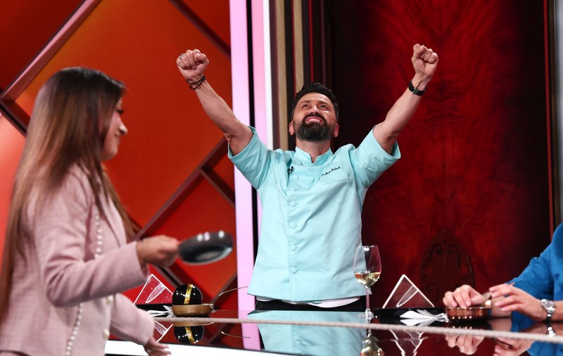 Chef Orlando Zaharia a câștigat bomba cu mai multe amulete. Vlăduța Lupău a dat verdictul la „Chefi la cuțite”