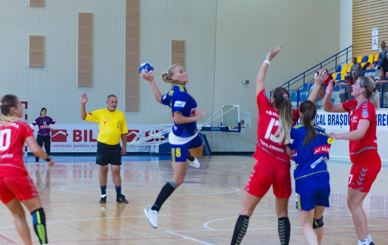 Corona Brașov, calificată în turul al doilea preliminar al Cupei EHF