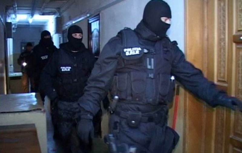 Percheziţii la Casa de Pensii şi Spitalul Judeţean Braşov pentru afaceri ilegale cu "morţi“