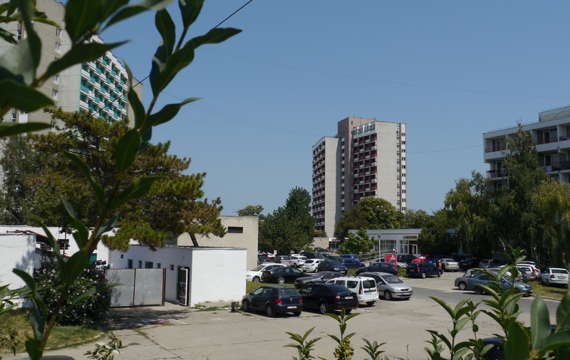 EXCLUSIV. Saturn, stațiunea aproape moartă. Hotelurile n-au mai văzut o vopsea de ani, magazinele au lacătele puse, la fel și multe dintre restaurante