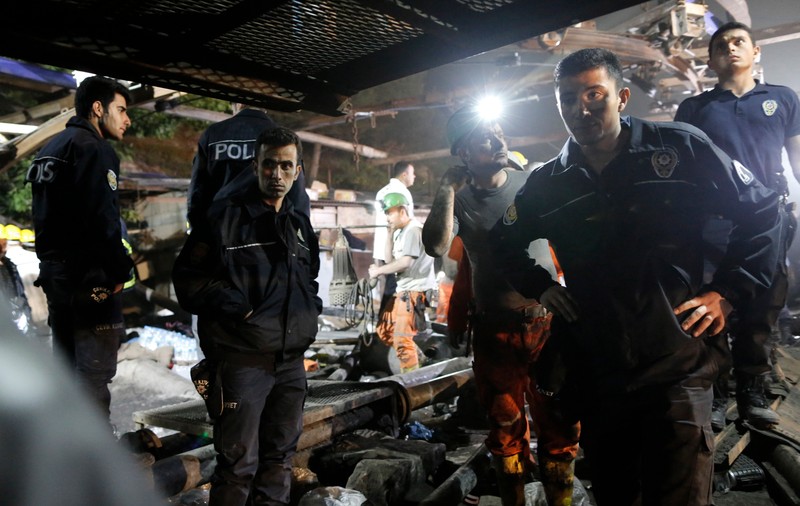 TRAGEDIE DE PROPORŢII ÎN TURCIA: 232 de oameni au murit într-o explozie la o mină