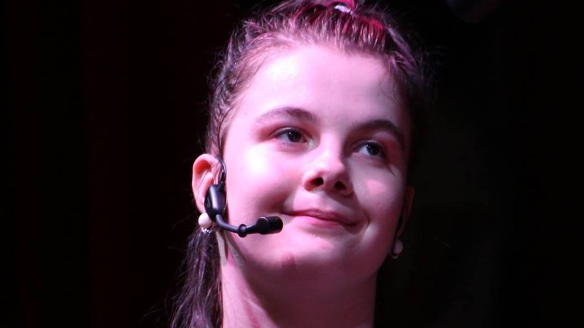Ce face Lorelai Moșneguțu, fata fară mâini care cântă la pian înainte de a intra în live-urile de la Românii au talent. Ce performanță a reușit fetița