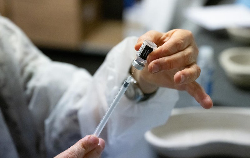 Doi angajați ai Primăriei din Severin, trimiși în judecată într-un dosar de vaccinare fictivă. Sunt acuzați că au introdus în sistem date nereale pentru aproape 190 de persoane