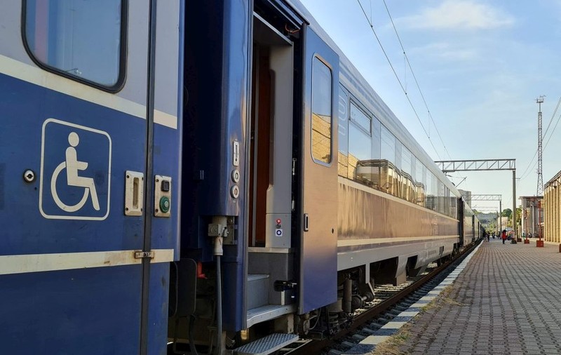 Fetiță de 8 ani din Feteşti, găsită singură într-un tren, la Constanţa. Părinţii sunt cercetați penal pentru abandon